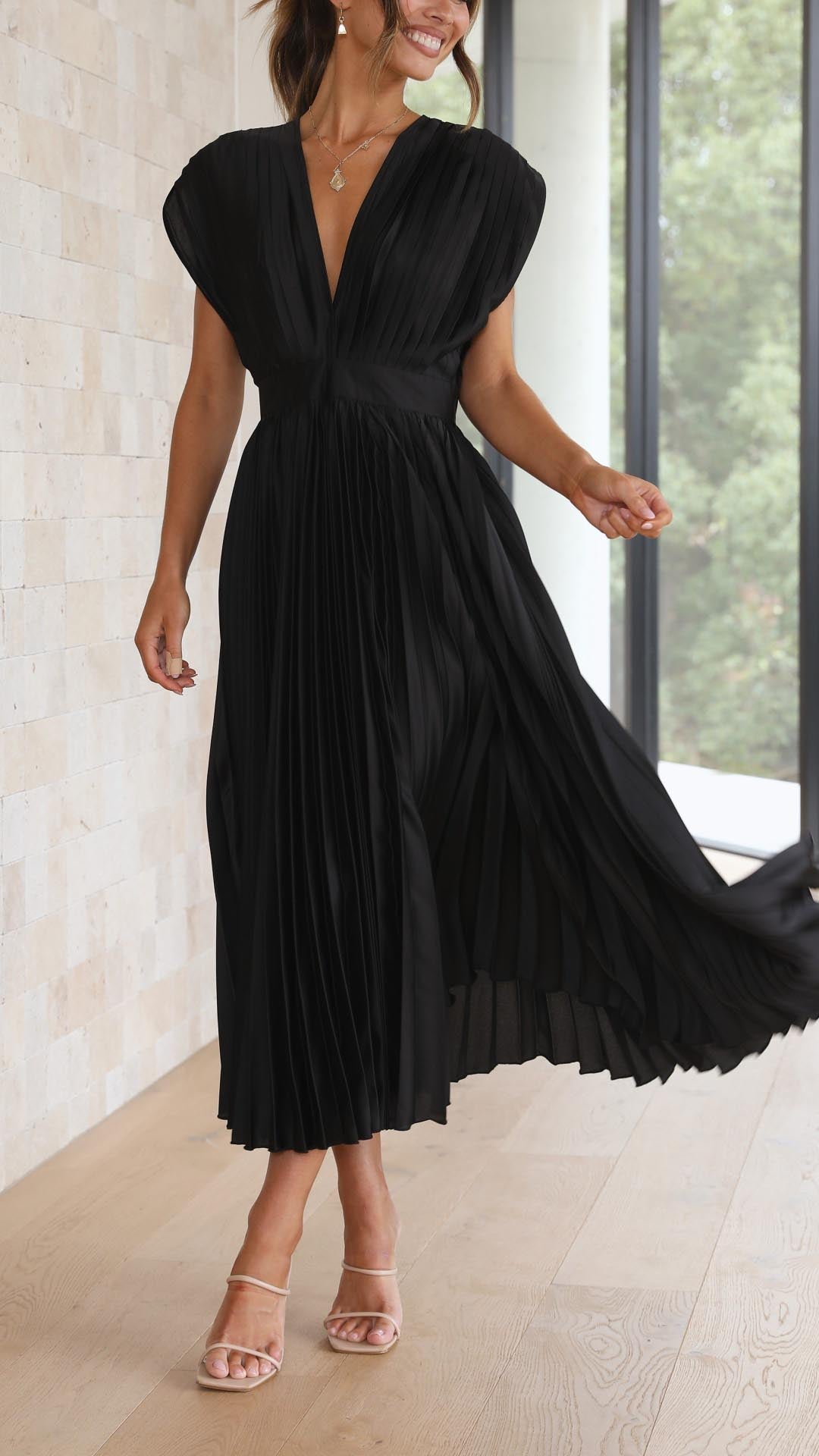 Women's Elegant Pleated Maxi Dress