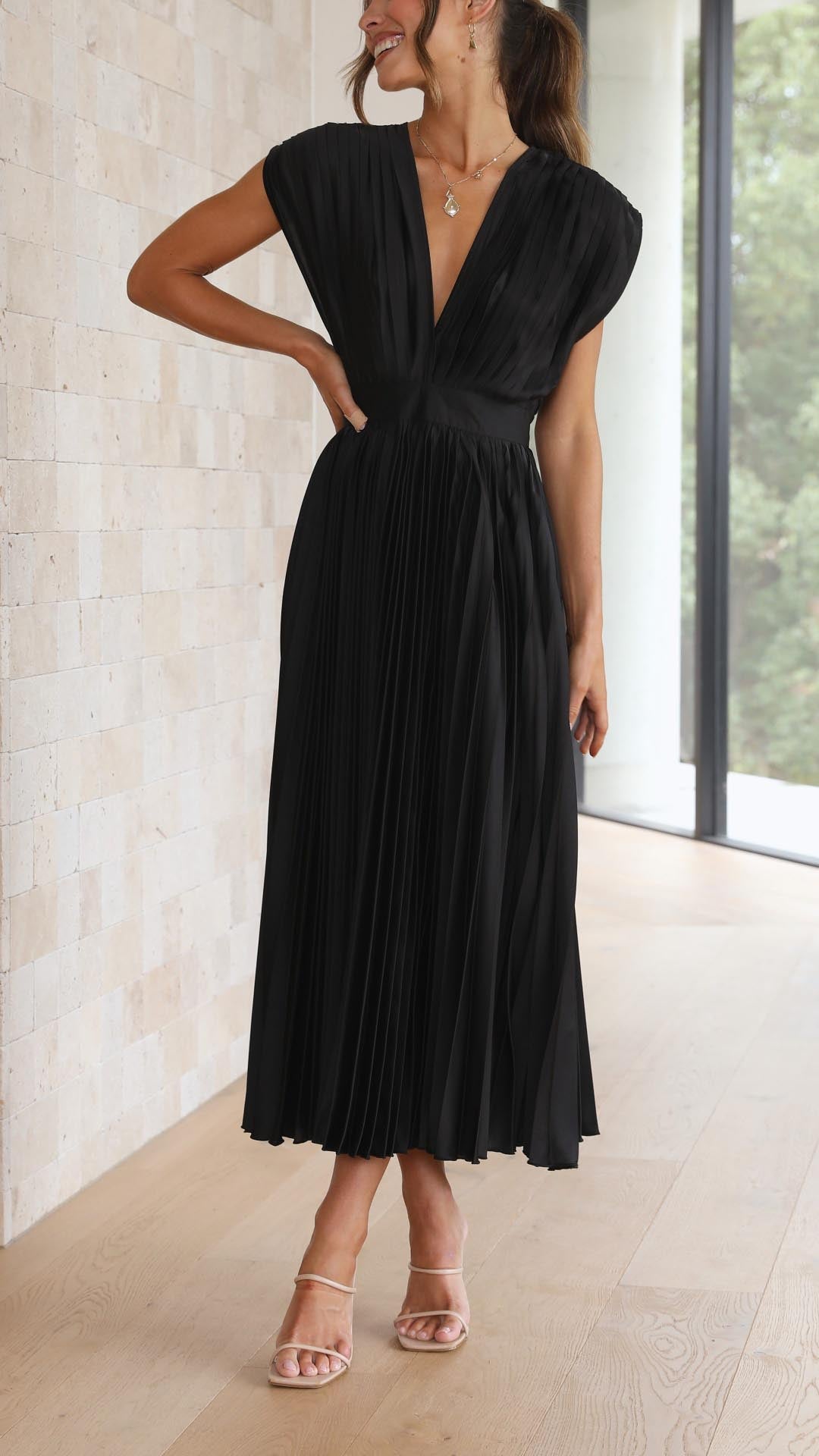 Women's Elegant Pleated Maxi Dress