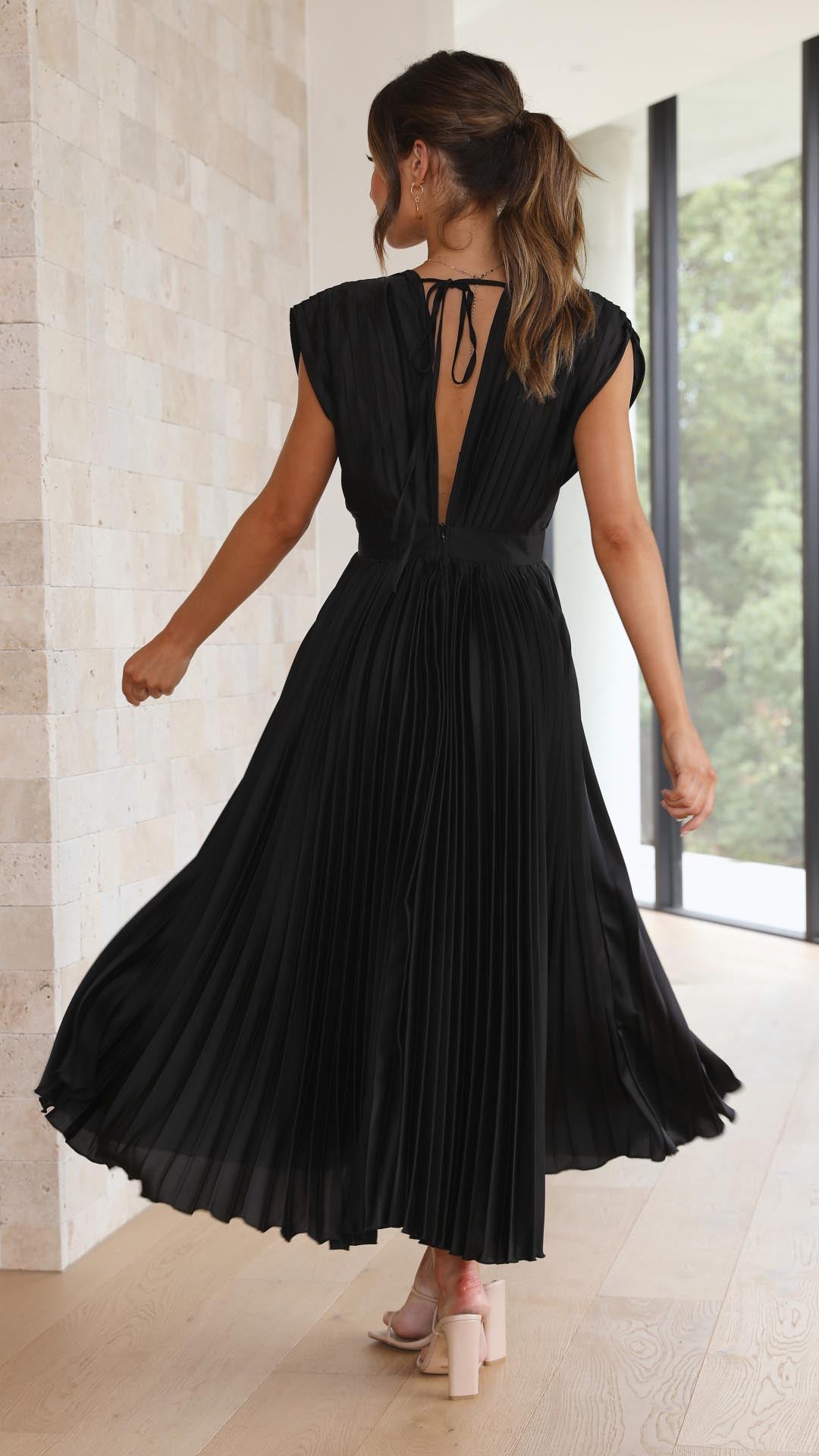 Women's Elegant Pleated Maxi Dress