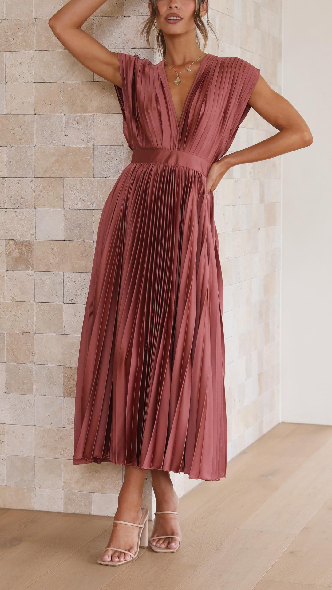 Women's Elegant Pleated Maxi Dress