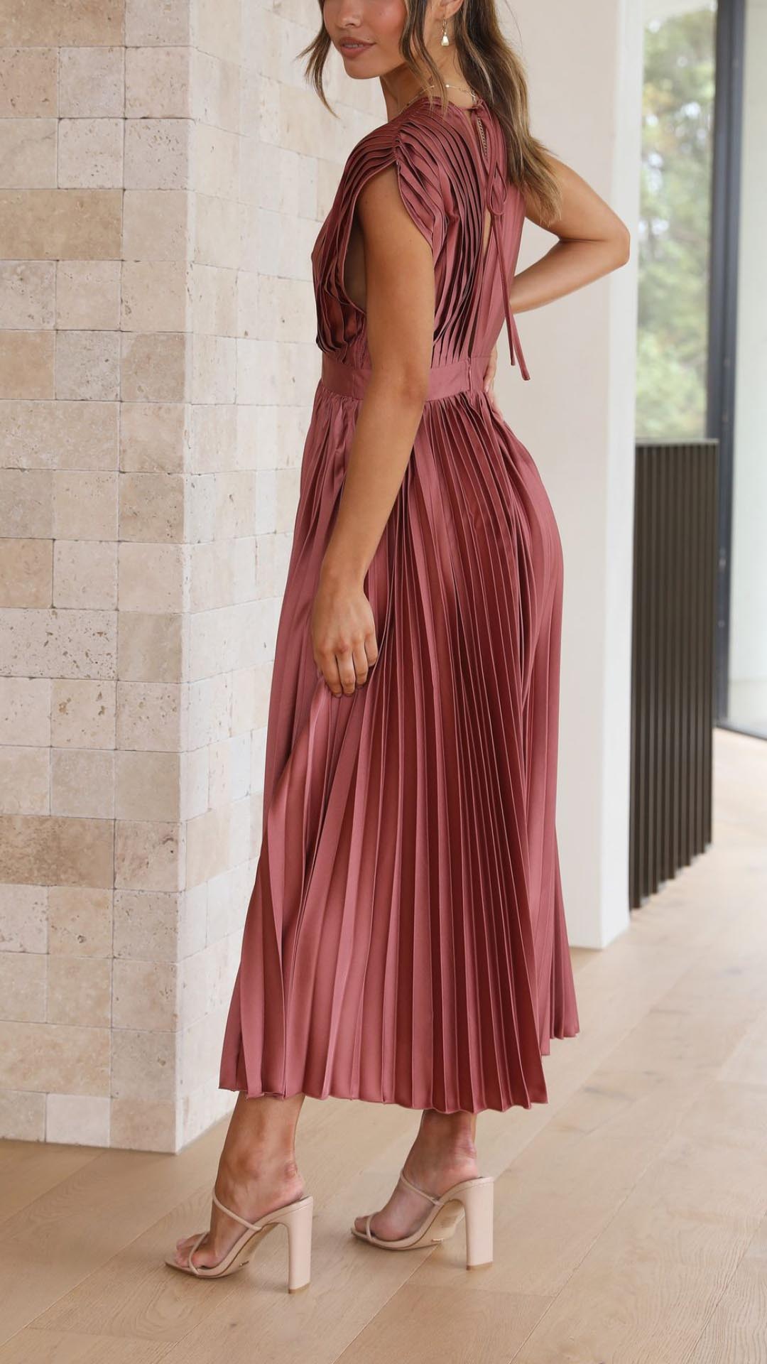 Women's Elegant Pleated Maxi Dress