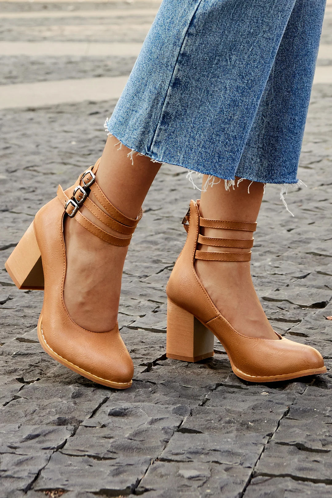 Women's Smooth Sandals with Ankle Strap and Thick Heel