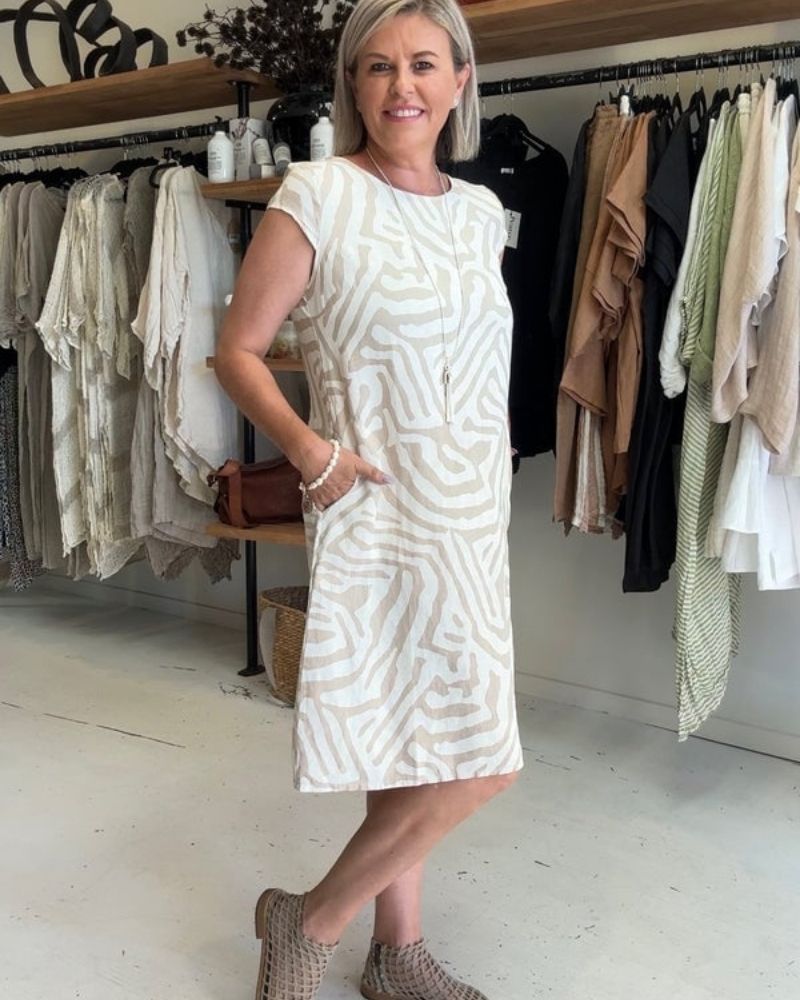 Women's Summer Dress with Round Neck and Elegant Print
