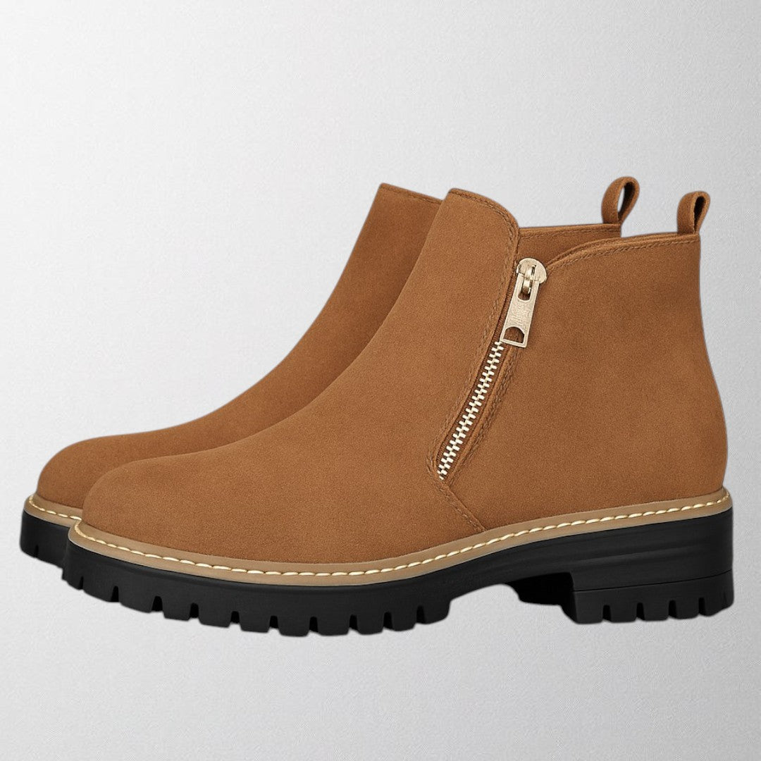 Women's shoe with round toe and side zip fastening