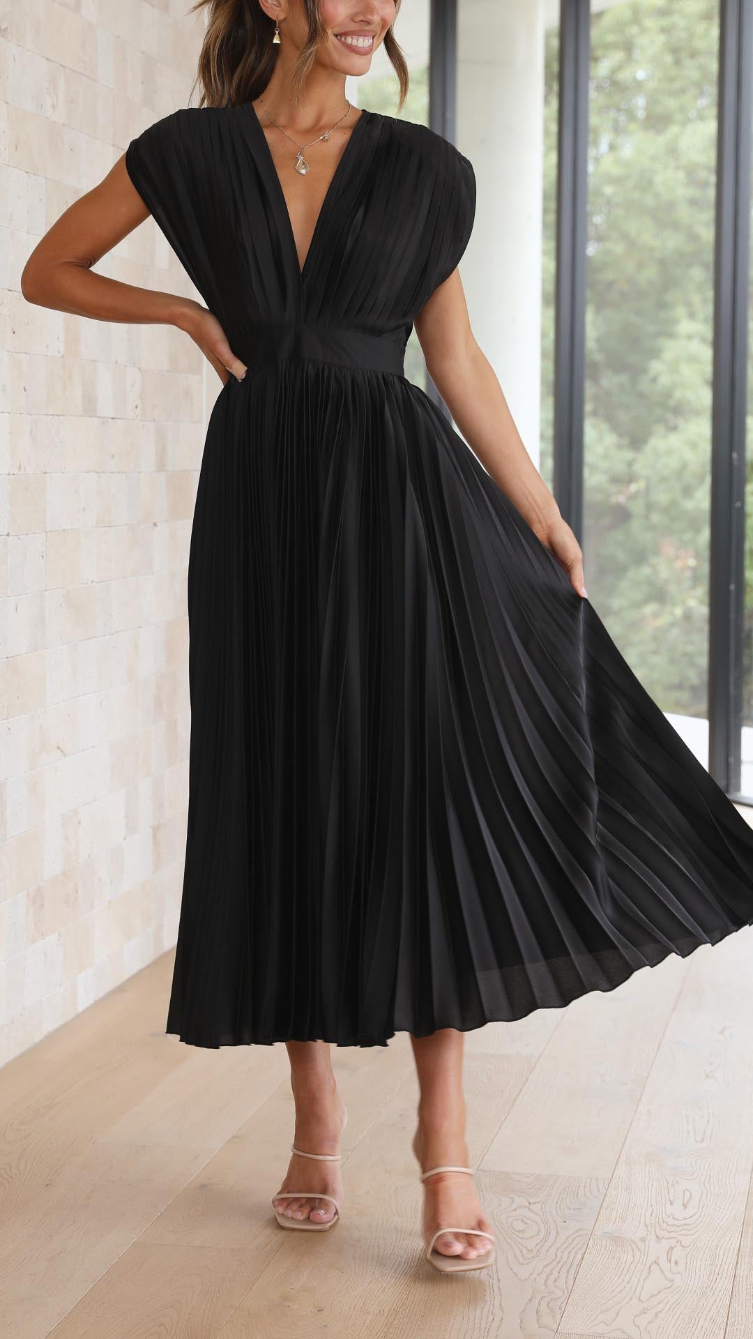 Women's Elegant Pleated Maxi Dress