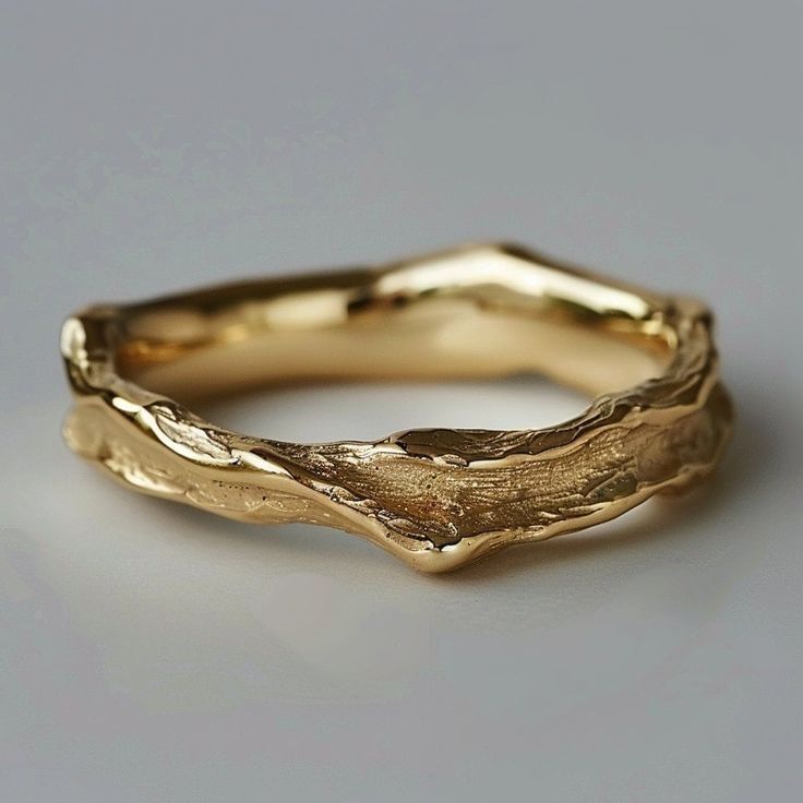 Women's Vintage Hammered Gold Ring